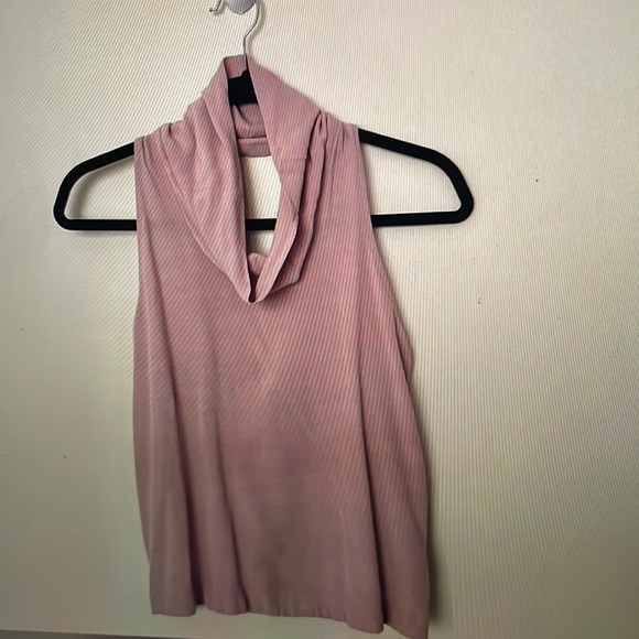 Free People Top with gorgeous unique back in a dusty mauve in a Med (runs small) - Picture 2 of 7